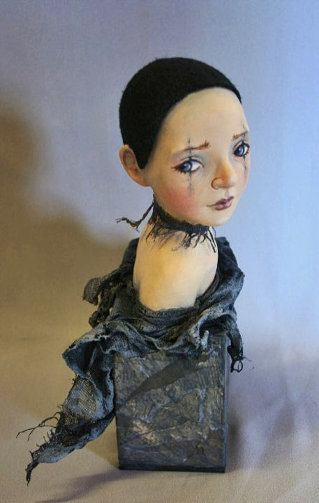 Susie-McMahon-ceramic-art Susie-McMahon----ceramic bust of a girl