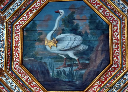 Swan-azulejo--Sintra-Palace Swan-Hall,-Sintra-National-Palace-Entrance,-Sintra,-Portugal
