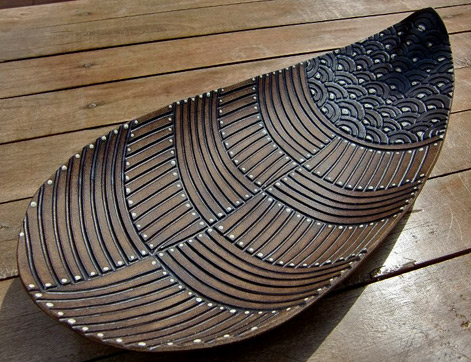 Tácito-Fernandes-platter Tácito-Fernandes amorphic shape platter with incised geometrical pattern