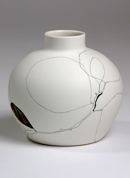 450px-617px-Tania-Rollond.jpg Tania Rollond ceramic vessel with fine line decoration