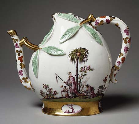 Teapot,-ca.-1725-German;-Meissen-Hard–paste-porcelain German Meissen porcelain teapot