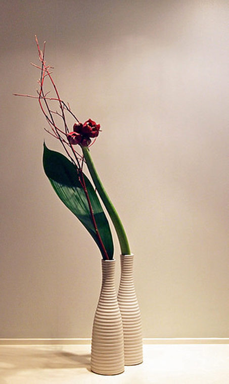 The-Nordic-Lotus-Ikebana-Blog--= Amaryllis, Aspedistra, Sibirian Dogwood.