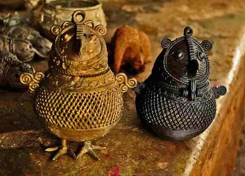 dhokra-wax-replica-and fnal-piece-504x363 The-picture-above-shows-that-the-wax-structure-(one-in-black)-is-an-exact-replica-of-the-final-metal-structure