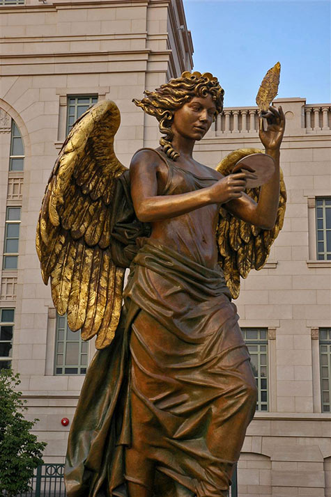 The-Recording-Angel-Nashville The-Recording-Angel-bronze-sculpture-outside-the-Schermerhorn-Symphony-Center