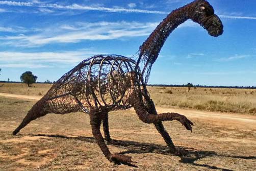 milynda-rogers-dinosaur-sculpture the-sculpture-has-been-nick-named-barb-and-has-been-been-built-by-barcaldine-based-artist-milynda-rogers