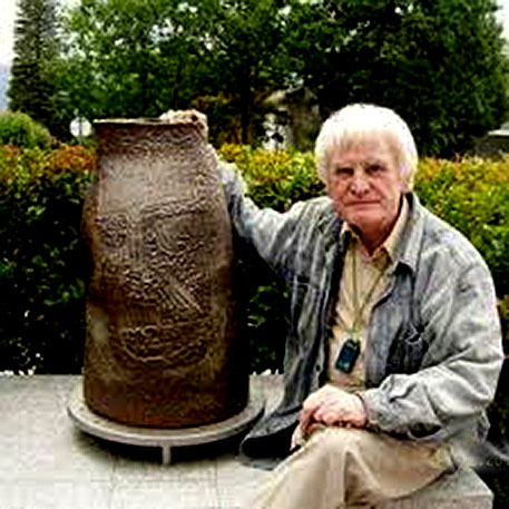Thijs-Nel-and-one-of-his-sculpture-vessels Large ceramic vase - Thijs Nel, ZA