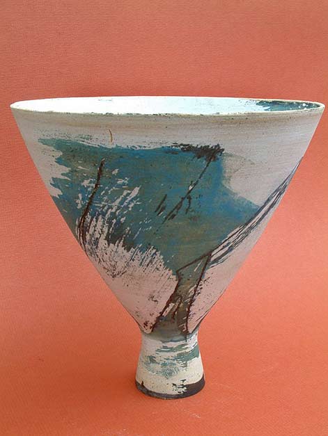 thrown-stoneware Anne Mortier thrown-stoneware Anne Mortier with teal green abstract motif on white