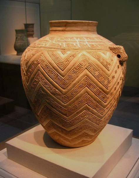 egyptian-terracotta-pot -473x605 Egyptian-terracotta-pot with geometric surface pattern and twin lugs