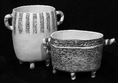 sally-hok-ceramiv-vessels-417x292 Two-tri legged-vessels by Sally Hook