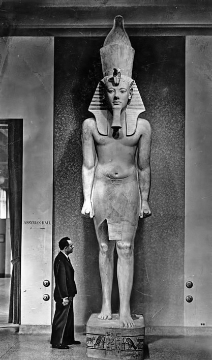 monumental-pharaoh-statue-417x708 University-of-Chicago-1935 Pharaoh statue