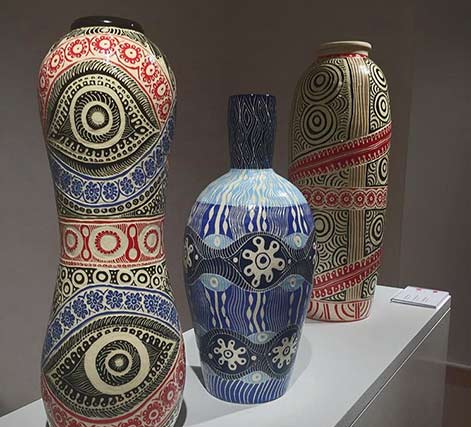 Alison-Milyika-Carroll,-Rachael-Mipantjiti-Lionel Alison Milyika Carroll, Rachael Mipantjiti Lionel, Alison Milyika Carroll @pukatjapottery @sabbiagallery