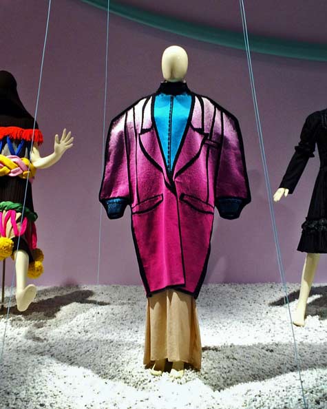 utopian-futuristic-fashion-exibition utopian-couture