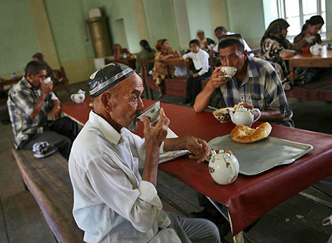 uzbekistan-independence_day_2016_01-uriel_sinai-gettyteahouse-in-Margilan,-Fergana-Valley,-2006 teahouse-in-Margilan,-Fergana-Valley,-2006