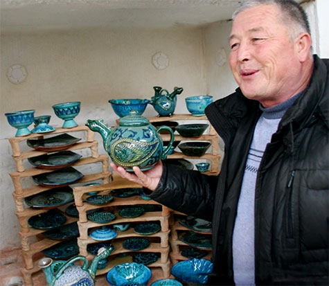 Uzbekistan-teapot-and-pottery---Central-Asian-Travel Uzbekistan potter Bakhtiyor Nazirov-and his pottery