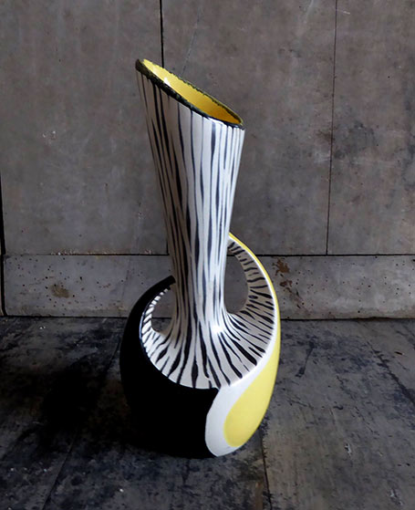 Vase-1950,-ceramic,-Gabriel-Fourmaintraux,-signed-GF-fait-main,-Desvres,-asymmetric Vase 1950, ceramic, Gabriel Fourmaintraux, signed GF fait main, Desvres, asymmetric