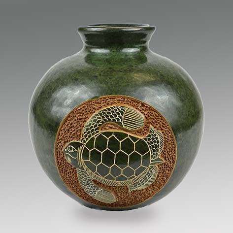 Vase-Handcrafted-Nicaragua--Turtle-Artisan-in-San-Juan-de-Oriente