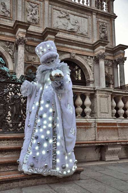 venetian-carnivale lavender with lights outfit venice-carnival-italy