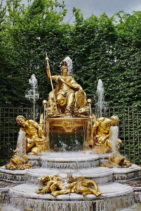Versailles---Bosquet-de-l'Arc-de-Triomphe Versailles gold fountain