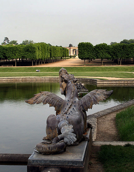 versailles-dragon-france-473x605 Versailles Grand Trianon Bassin Plat fond Dragon