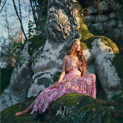 Veruschka-german-model Veruschka-wearing-a-pink-gypsy-dress-by-Ken-Scott