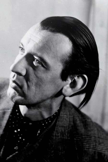 Vicke-Lindstrand-(1904-1983),-glass-artist-and-designer Vicke Lindstrand headshot