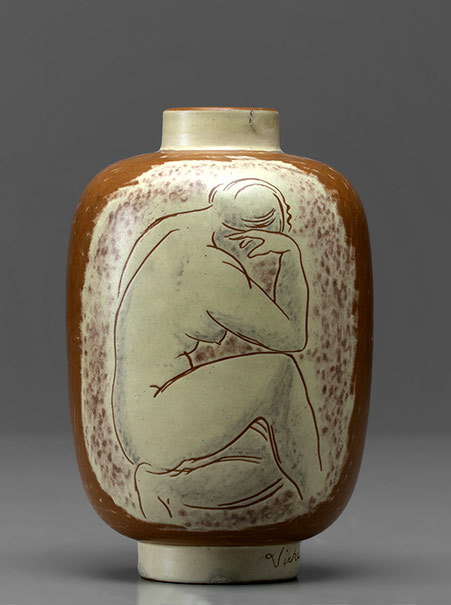 Vicke-Lindstrand-Vase-nude-woman-figure Vicke-Lindstrand-Vase