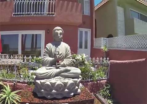 WikidCanvas---Venice--CA---Art-gallery---Facebook white Buddha statue