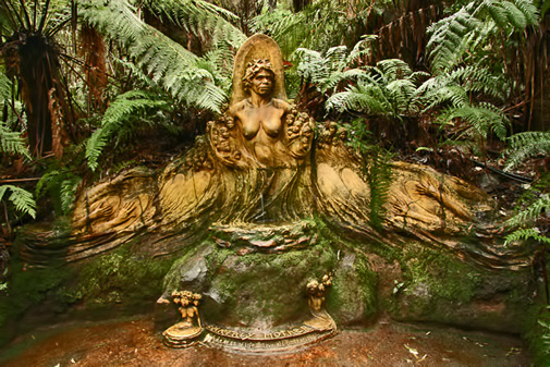 William-Ricketts-Earth-Mother William-Ricketts-Sanctuary-Earthly-Mother with family