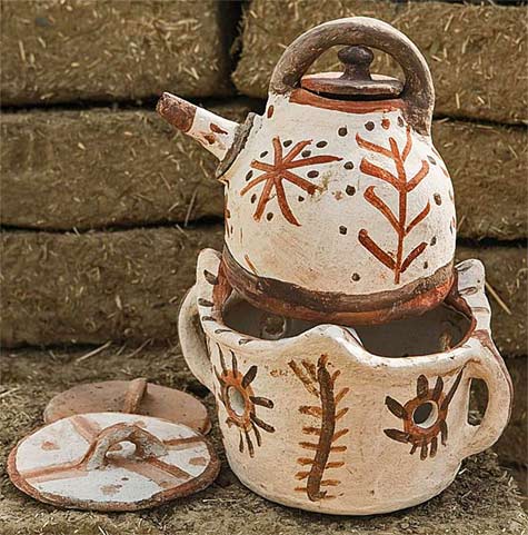 Women’s-pottery-from-the-Rif,-Taounate Women’s-pottery tea pot - Rif,-Taounate