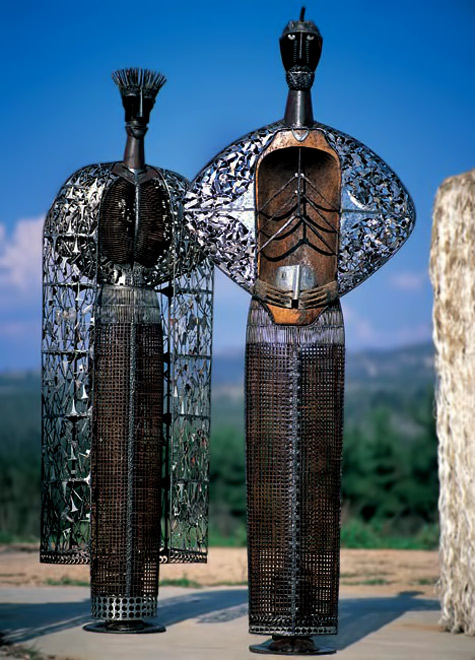 outdoor-sculpture-by-theodoros-papagiannis-475x660 Wood_Metal-Totems-by Theodoros Papagiannis